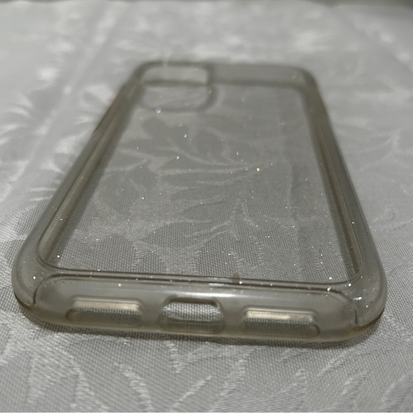 iPhone 14 Otterbox case - Picture 3 of 3
